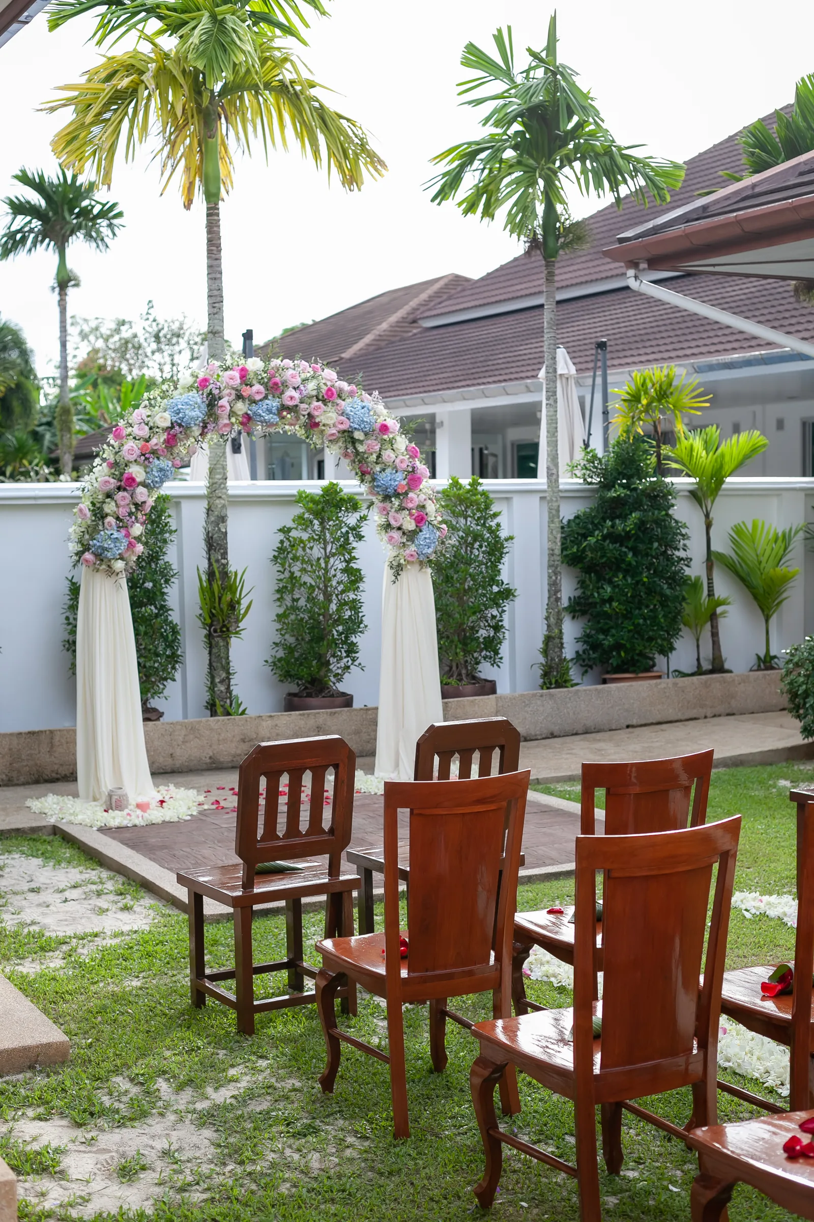 Yuna & Elod — Phuket villa, November 2022 — Phuket wedding florals by Supparin
